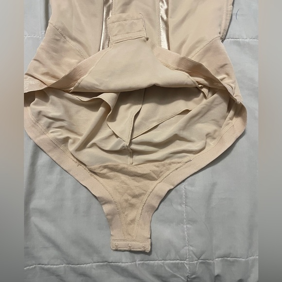 Maidenform Elegant Cream Bodysuit faja shapewear - Picture 2 of 5